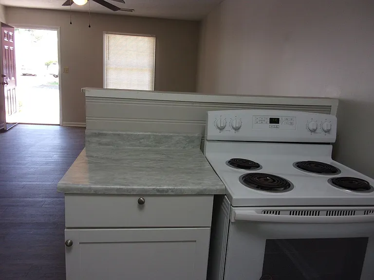 413 S Confederate Ave — Photo 6