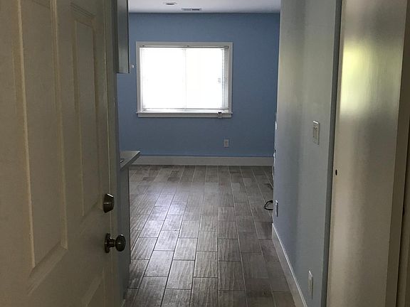 4th image of 11 Hampshire Ave