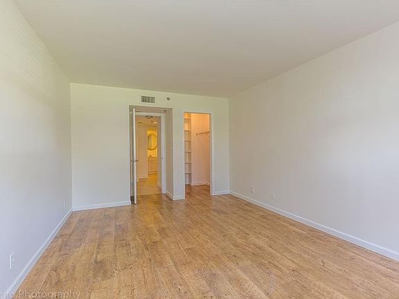 4th image of 2900 NE 14th St APT 103