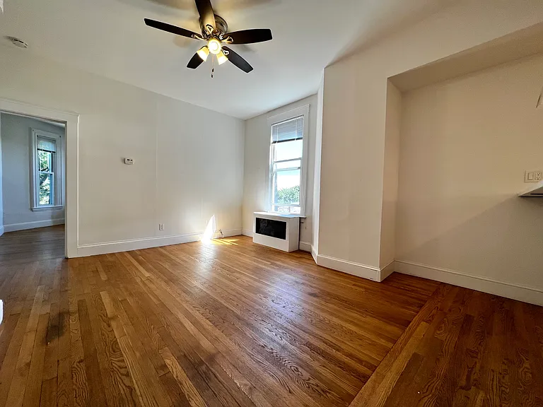 38 Newton St #4 — Photo 6