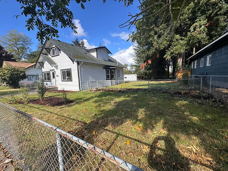 321 W Summa St — Photo 4