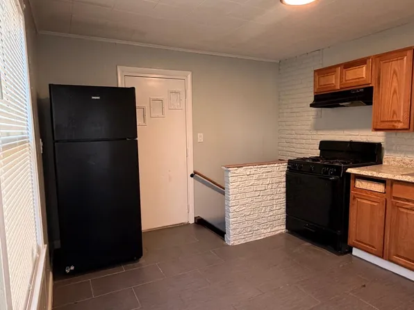 71 Rock Creek Rd, New Haven, CT 06515