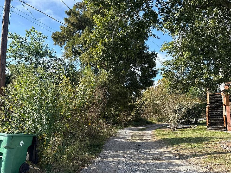 2nd image of 2886 Privateer Blvd