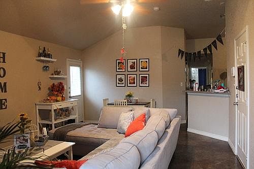 4th image of 4102 Cambridge Dr