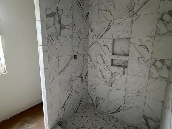 5th image of 105 Plum Court