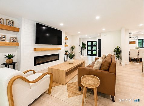 5th image of 355 Surrey Lane