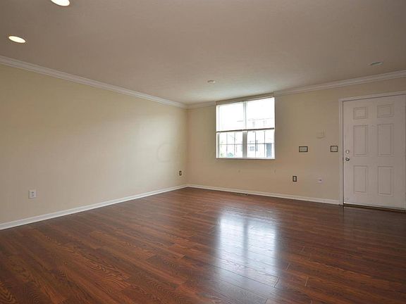 5th image of 393 Douglasfir Dr