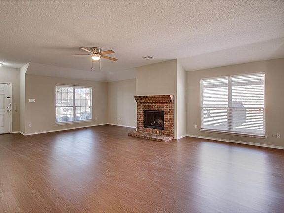 4th image of 2828 Goldfinch Dr