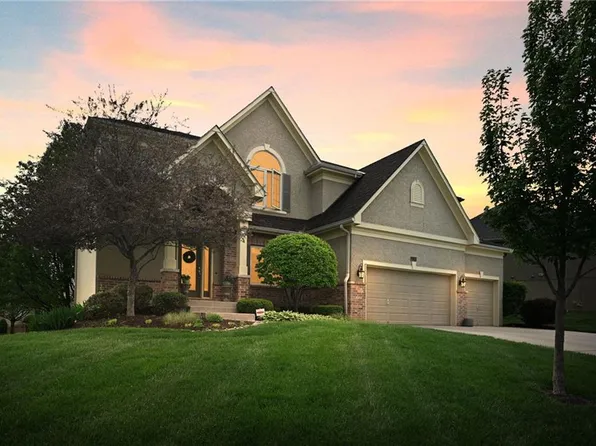 2701 NW Olmstead Dr, Lees Summit, MO 64081