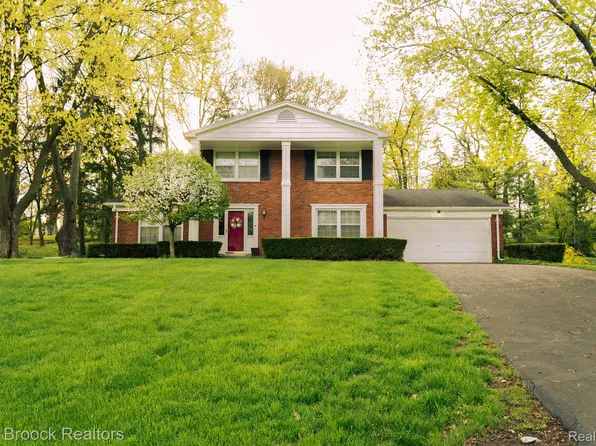 2166 Brenthaven Dr, Bloomfield Hills, MI 48304