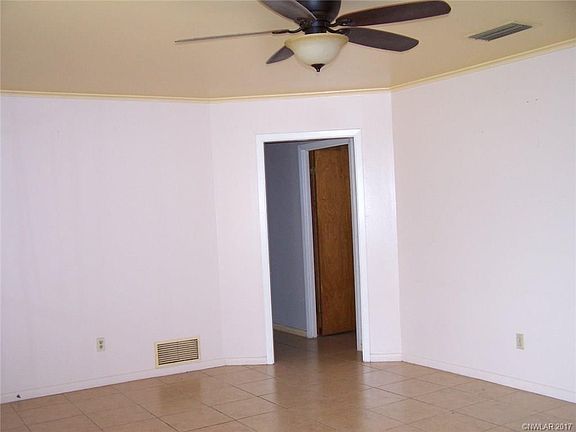 4th image of 1035 Beverly St