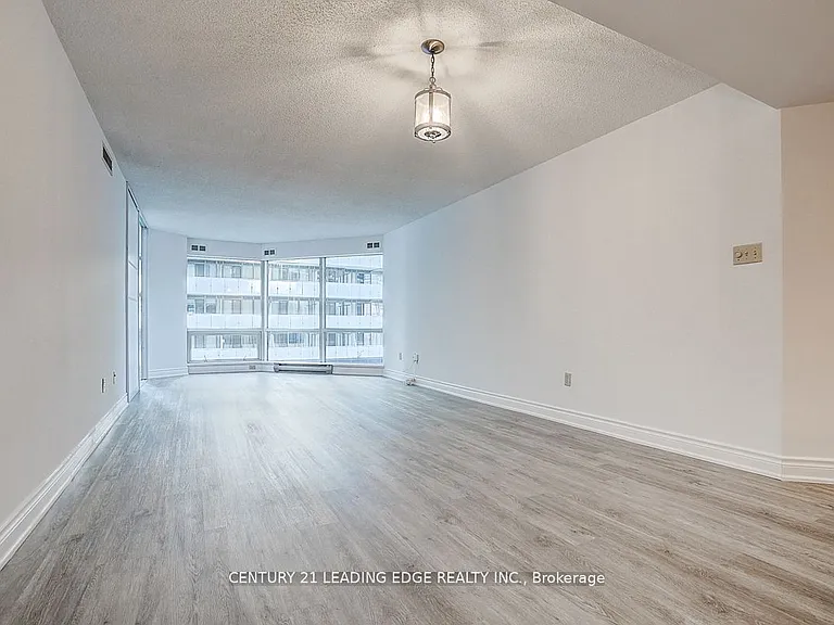 1001 Bay St #514 — Photo 10
