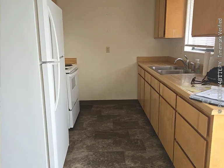 300 Leona Ave #B — Photo 4