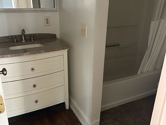 4th image of 638 N High St #2