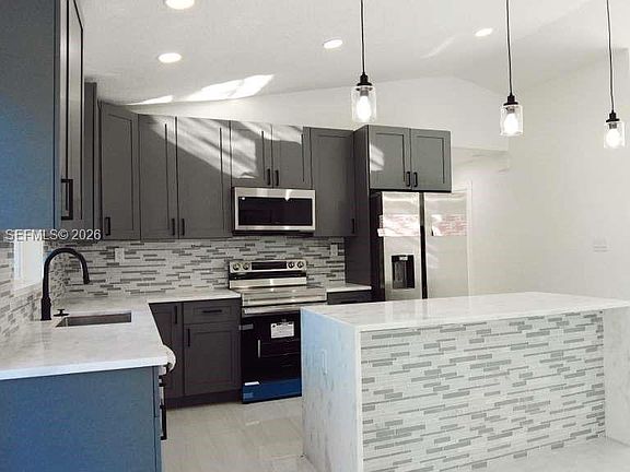 5th image of 4115 El Rado Ave