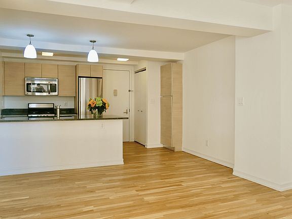 3rd image of 752 W End Ave APT 6C