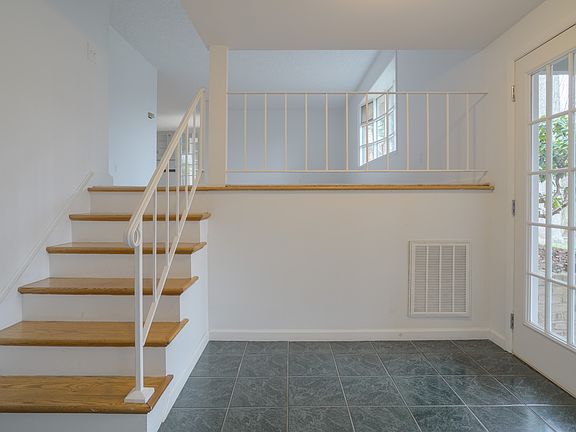 3rd image of 1204 Highland Cir