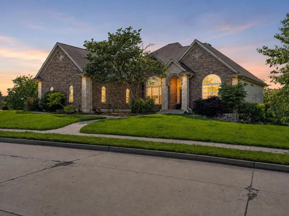 1913 Surrey Ct, Columbia, MO 65203