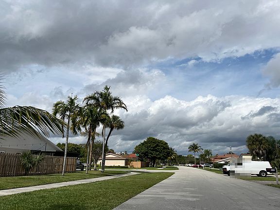 4th image of 352 NW 37th Way