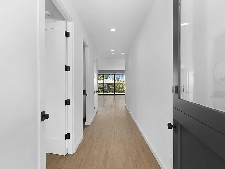 21552 Treetop Ln — Photo 3