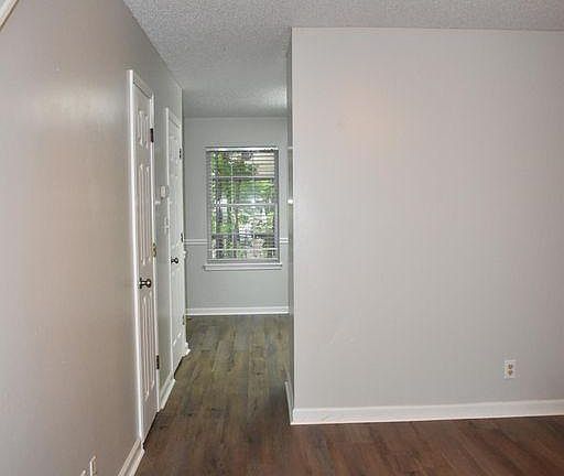 3rd image of 442 Stanley Ave APT O