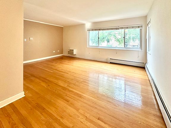 4th image of 6350 N Ridgeway Ave APT 2S