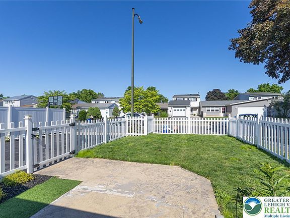 4th image of 80 Covington Pl