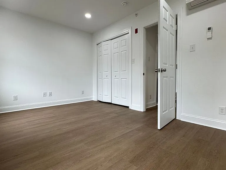 1209 N Franklin St — Photo 15