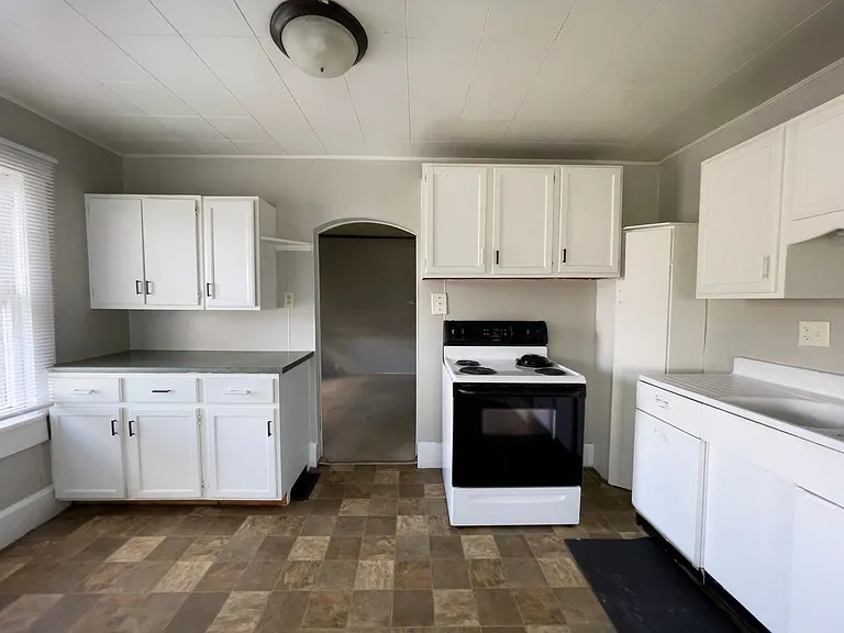2401 S Mulberry St — Photo 1