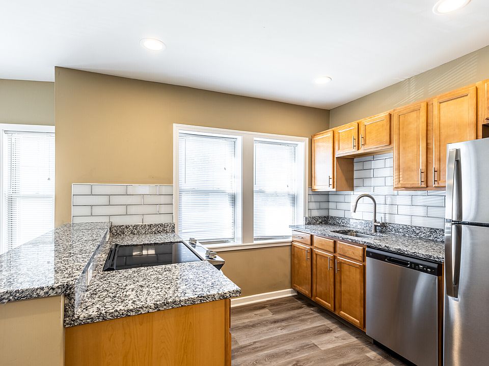 1st image of 900 E 29th St #2B