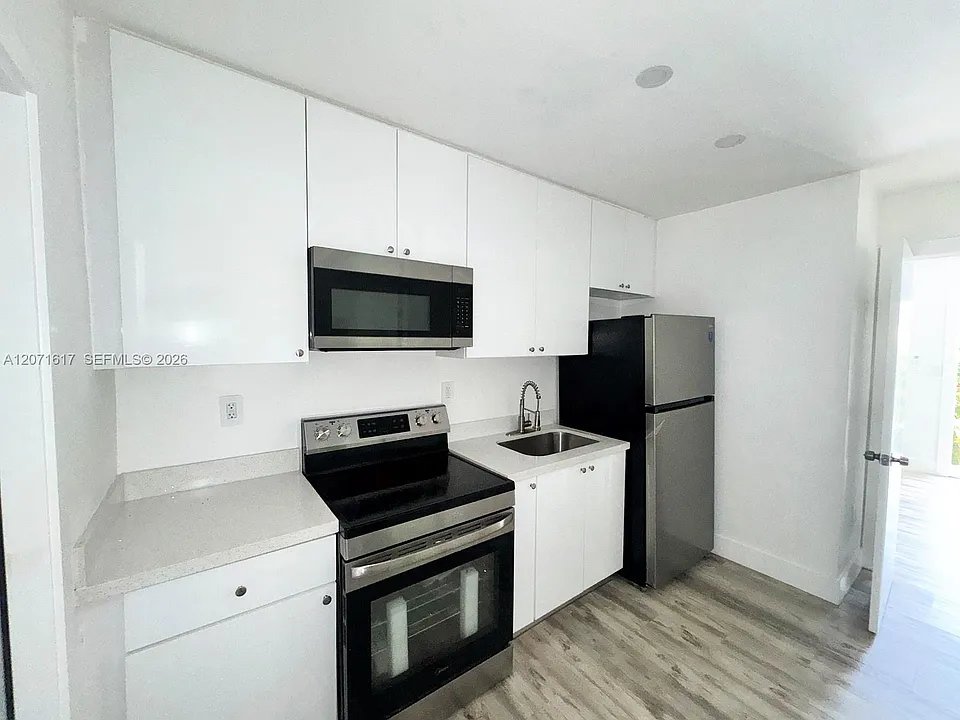 885 SW 29th Ave #2