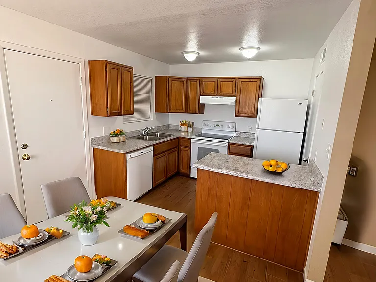 1502 W Shangri La Rd #1 — Photo 3