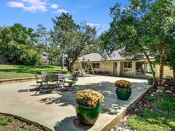 2nd image of 308 Valley Dr
