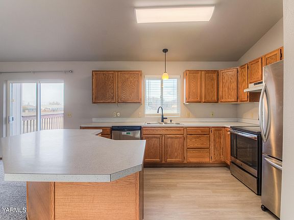 5th image of 518 Merclyn Ln