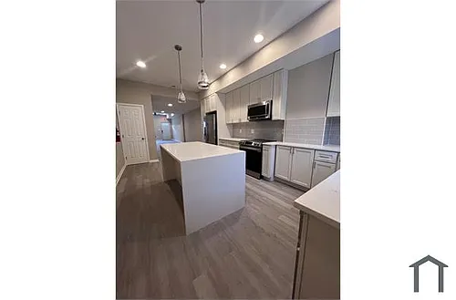 1241 N Broadway Photo 1