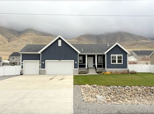 8626 N Lakeshore Dr, Lake Pt, UT 84074