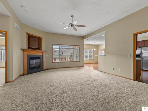 7683 Phares Dr, Lincoln, NE 68516