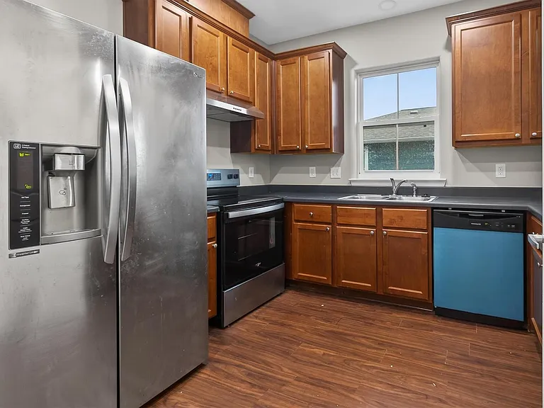 2212 Victory St — Photo 3