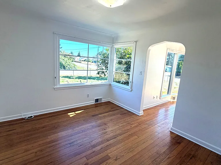 1802 Cedar St — Photo 5