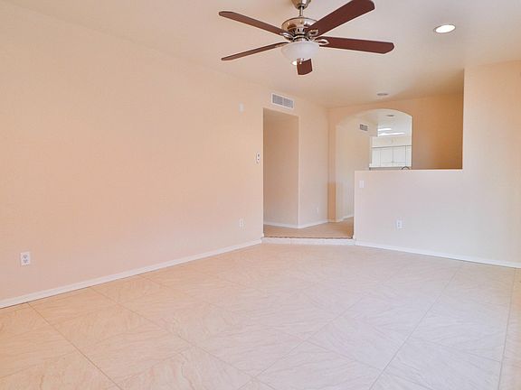 4th image of 951 N Miller Dr