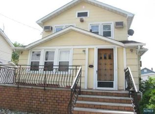 66 Carnation St, Bergenfield, NJ 07621