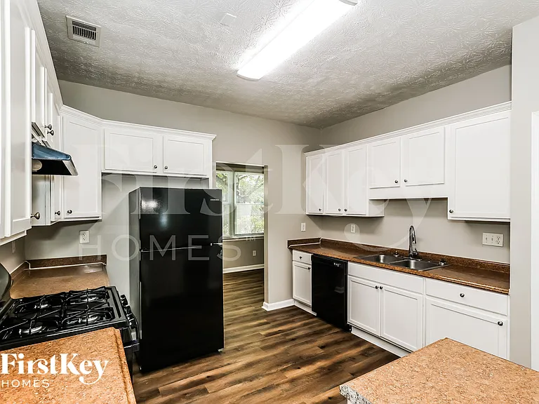 1717 Taylor Ave — Photo 10