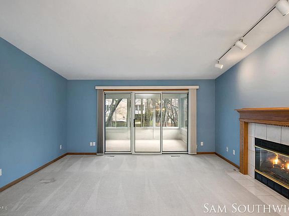 5th image of 4337 Valleyside Dr NE