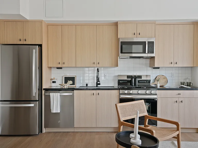 611 N Virgil — Photo 12