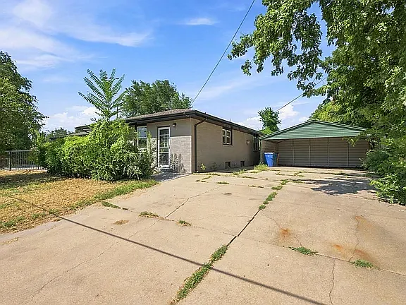 3 bed, $1,600 — Photo 2