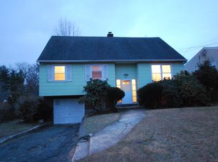 33 Summer Ave, Great Neck, NY 11020