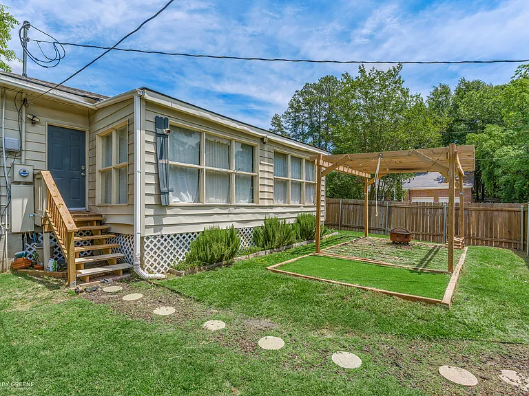 403 Boulevard St — Photo 31