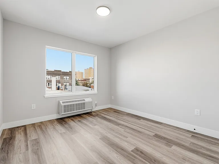 304 61st St #2C — Photo 8