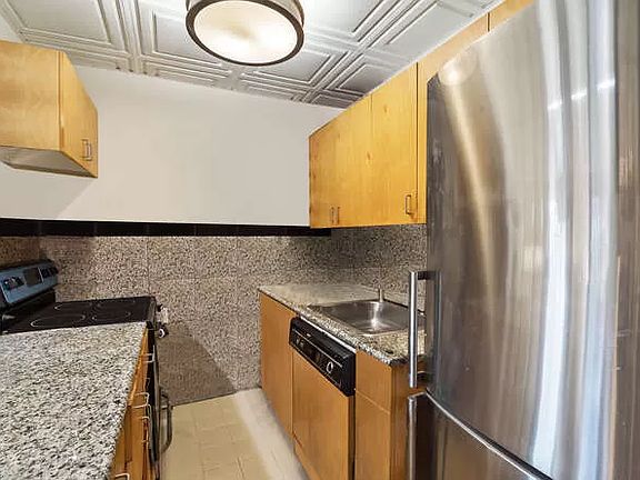2nd image of 25-40 Shore Blvd #2B