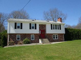 10 Andrews Dr, Cumberland, RI 02865